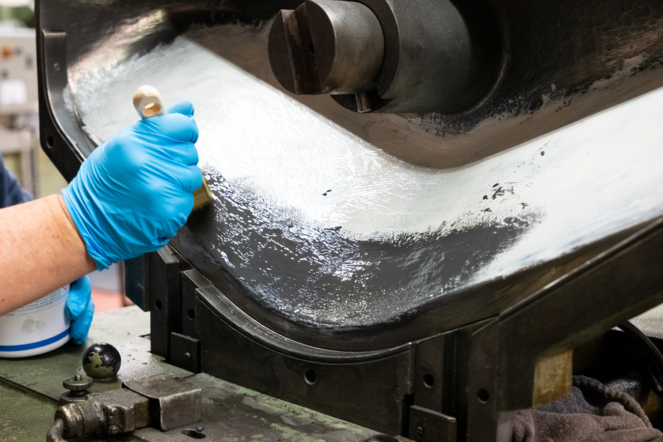 WEICON Keramik HC 220 | keramisch gefülltes hochtemperaturbeständiges Epoxidharz-System zur Verschleißschutzbeschichtung