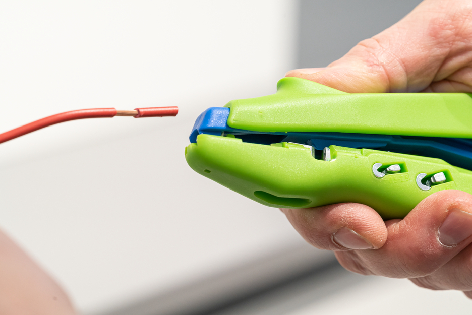 Duo-Crimp No. 300 Green Line | Abisolierwerkzeuge aus bis zu 97 % nachwachsenden Rohstoffen, zum Abisolieren und Crimpen, Arbeitsbereich 0,5 mm² - 6,0 mm²