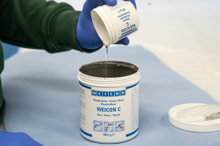 WEICON C | aluminiumgefülltes Epoxidharz-System für Reparatur und Formgebung