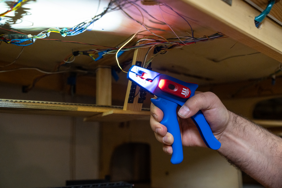 Abisolierzange No.5 LED Set | 2-teiliges Set inkl. Abisolierzange und LED Work Light