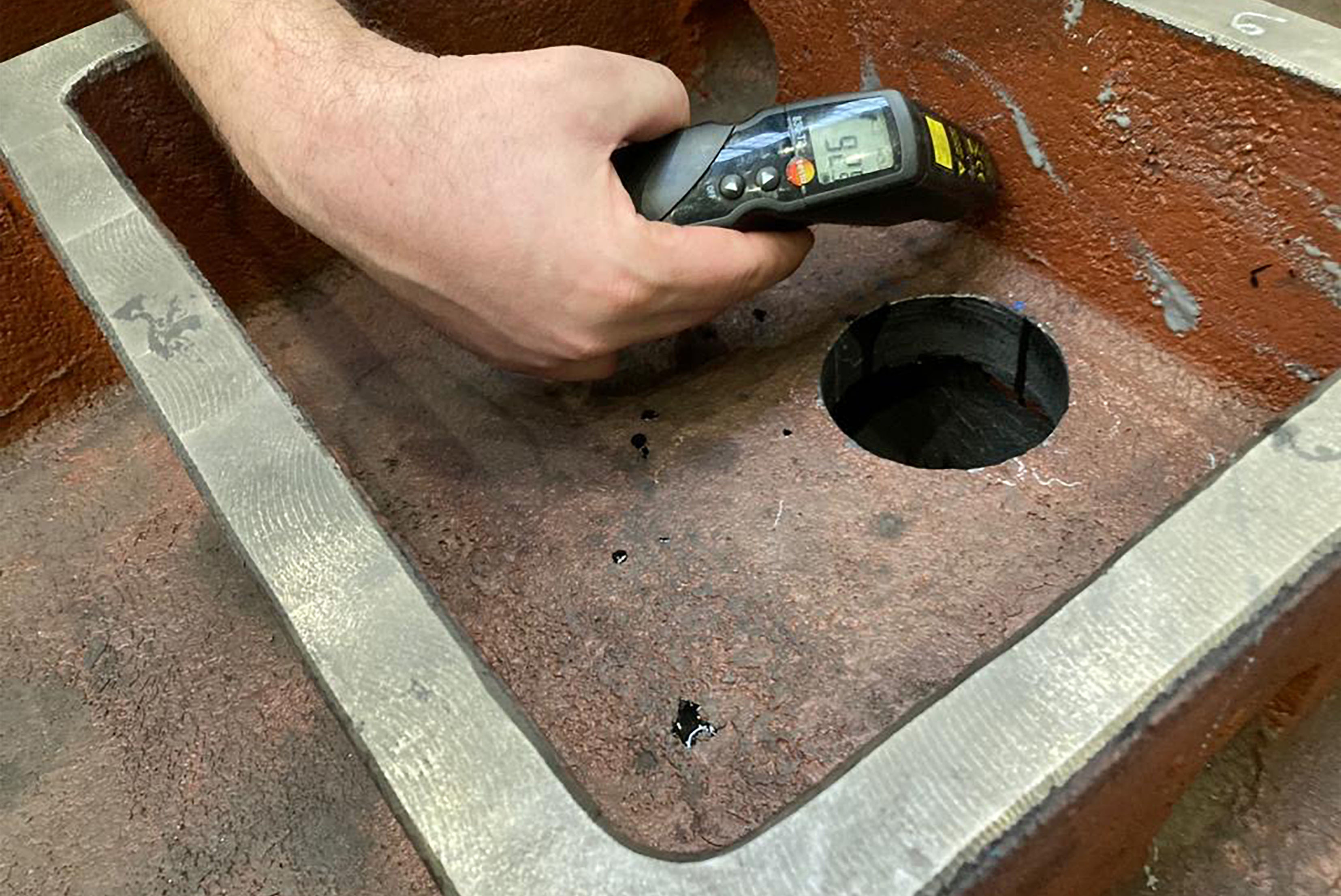 Druck an einer Wabe wird gemessen