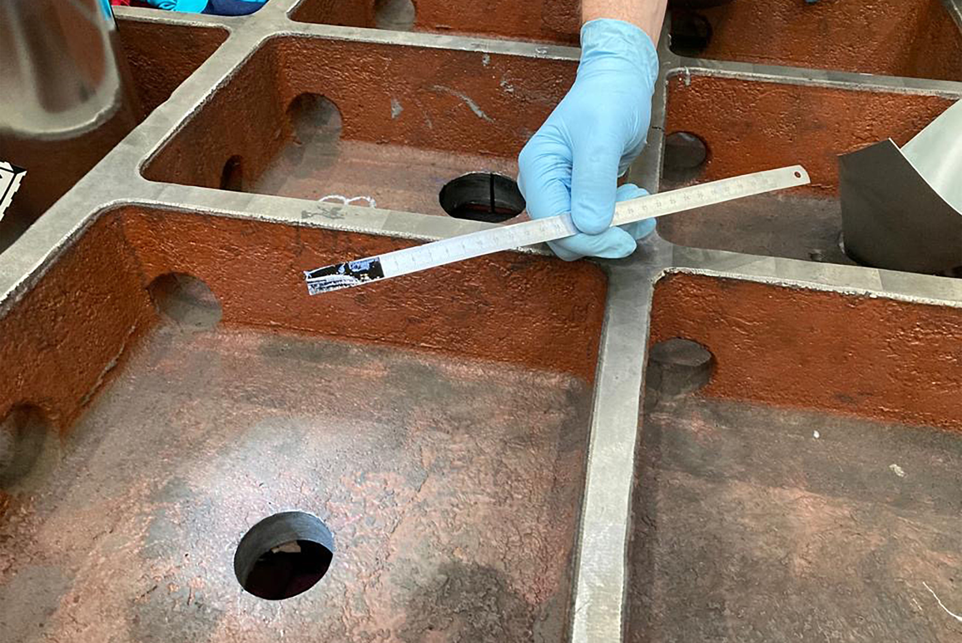 Waben werden ausgemessen