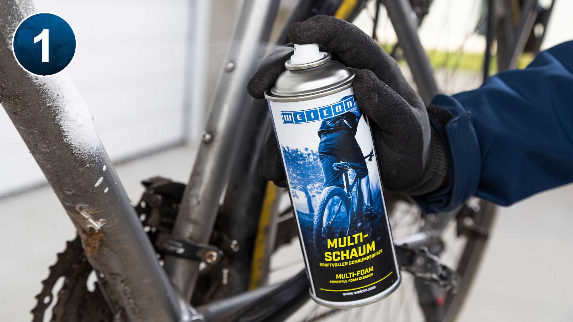 Multi-Schaum Fahrradpflegeset Weicon Multi-Schaum auf Fahrrad sprühen