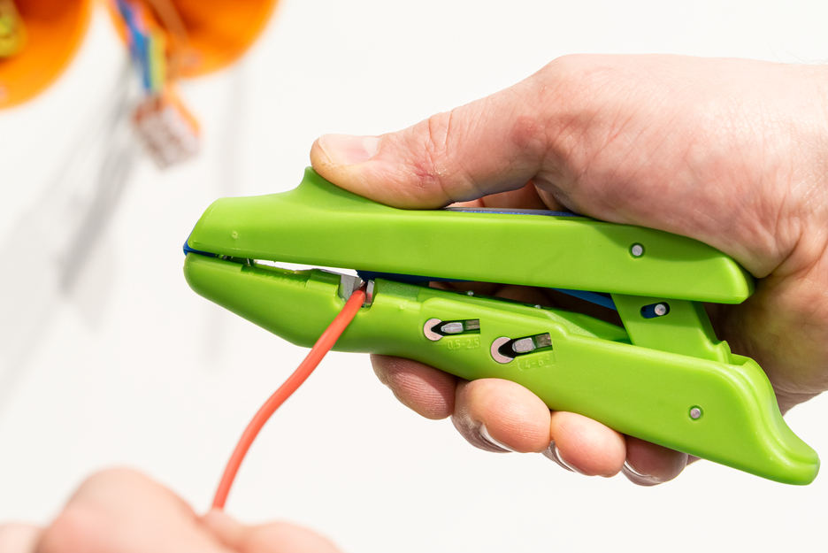 Duo-Crimp No. 300 Green Line | Abisolierwerkzeuge aus bis zu 97 % nachwachsenden Rohstoffen, zum Abisolieren und Crimpen, Arbeitsbereich 0,5 mm² - 6,0 mm²