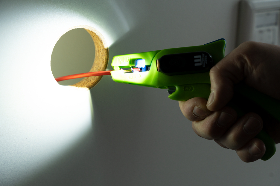 LED Work Light | Drei Helligkeitsstufen sorgen für optimale Sicht und ein sicheres Arbeiten in dunklen Arbeitsumgebungen
