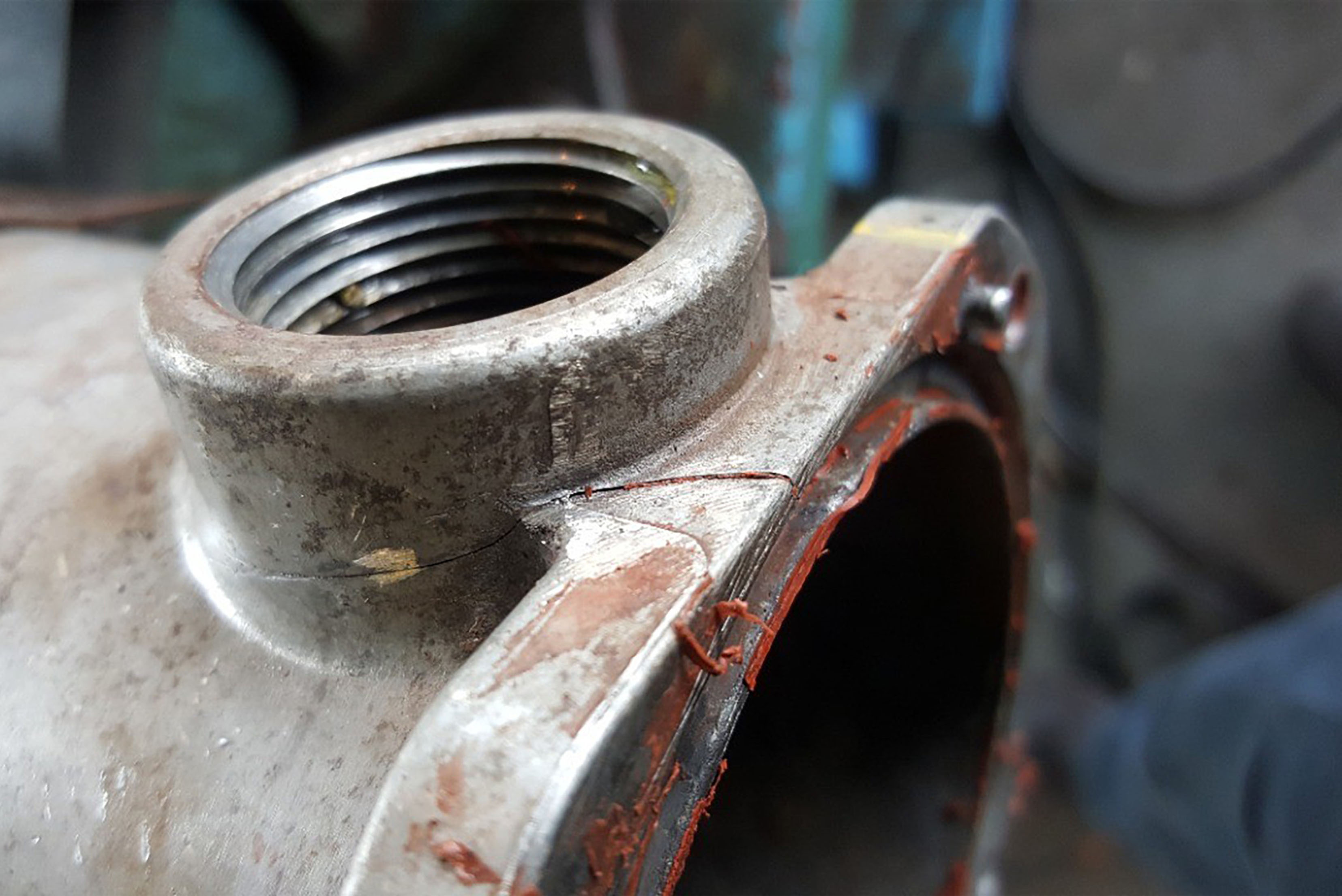 Leckage am Kühler einer Raupe