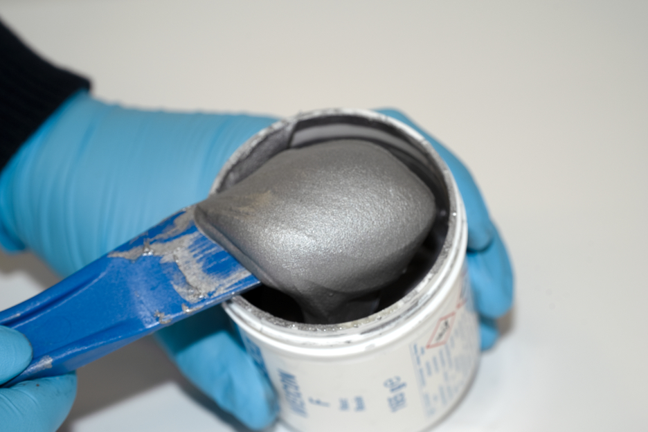 WEICON F | aluminiumgefülltes Epoxidharz-System für Reparatur und Formgebung