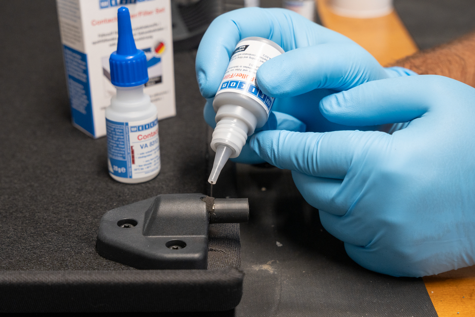 Contact-Füller Set | Set mit einem Cyanacrylatklebstoff und einem Füllstoff zur schnellen Reparatur von Rissen, Spalten usw.