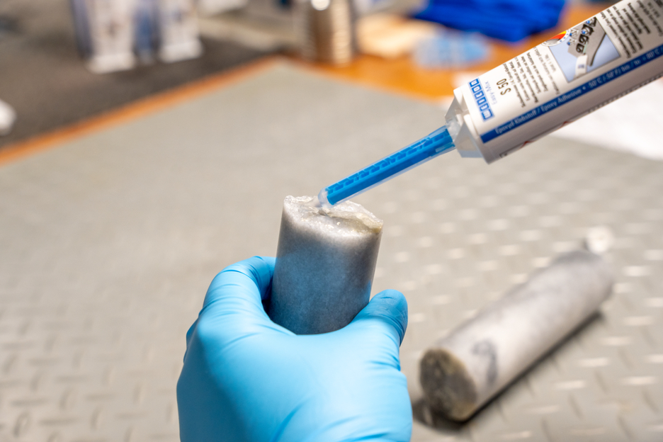 Easy-Mix S 50 Epoxyd-Klebstoff | Hochtemperaturbeständiger Epoxidharz-Klebstoff für schnelle Reparatur- und Wartungsarbeiten