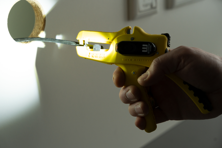 Abisolierzange No.5 Solar Pro LED Set | 2-teiliges Set inkl. Abisolierzange und LED Work Light
