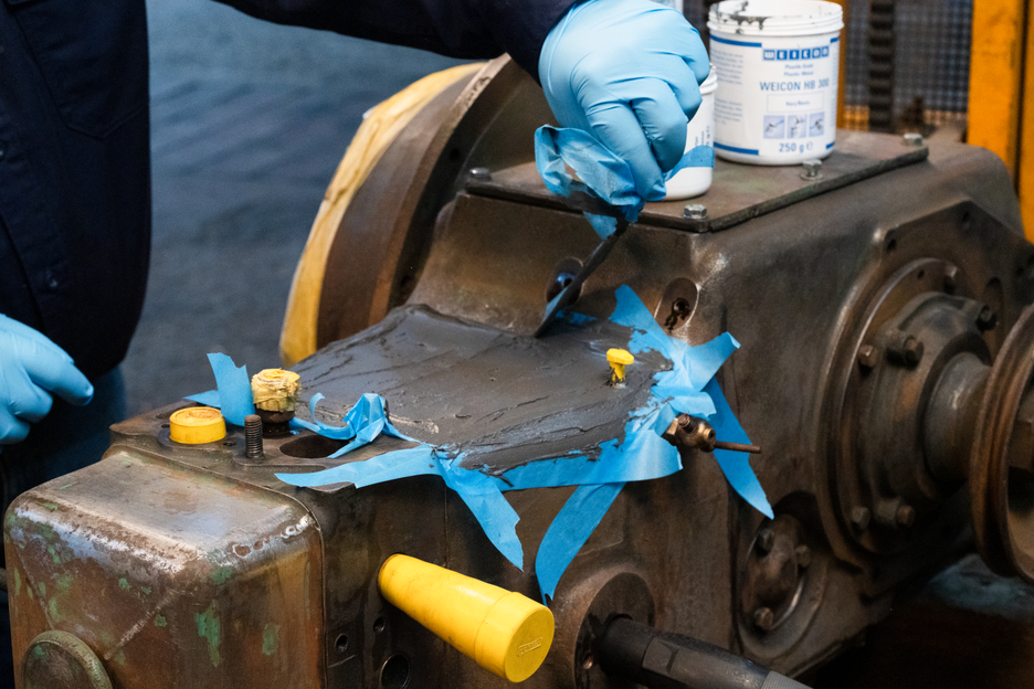 WEICON HB 300 | stahlgefülltes hochtemperaturbeständiges Epoxidharz-System für Reparatur und Formgebung