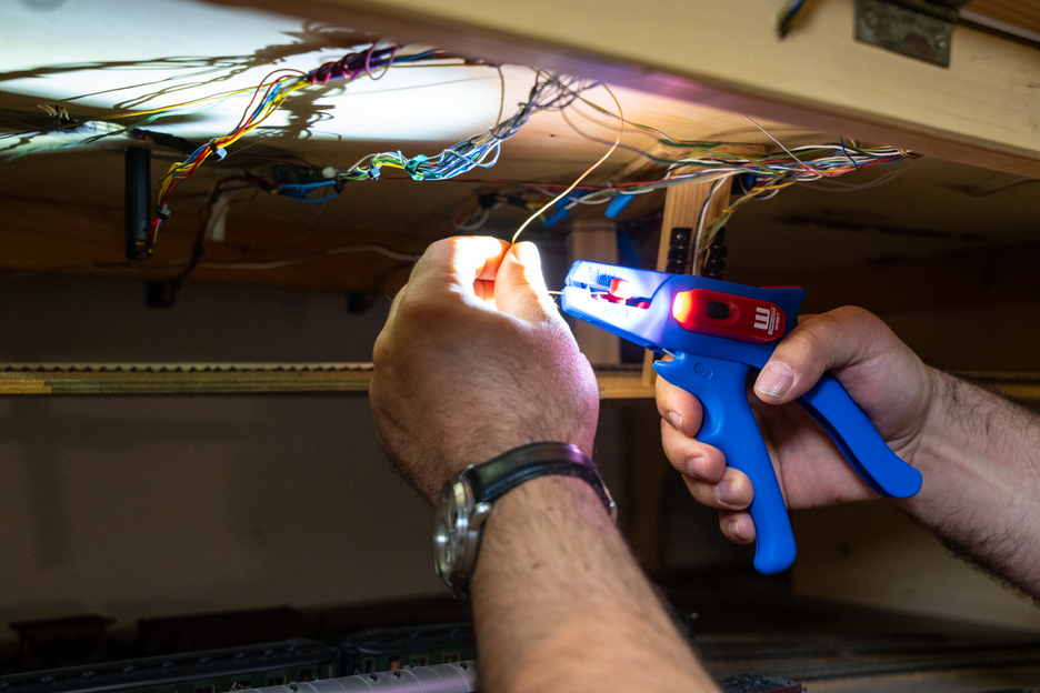 LED Work Light | Drei Helligkeitsstufen sorgen für optimale Sicht und ein sicheres Arbeiten in dunklen Arbeitsumgebungen