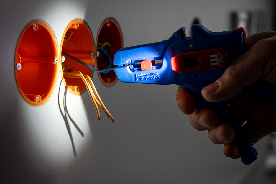 Abisolierzange No.5 Pro LED Set | 2-teiliges Set inkl. Abisolierzange und LED Work Light