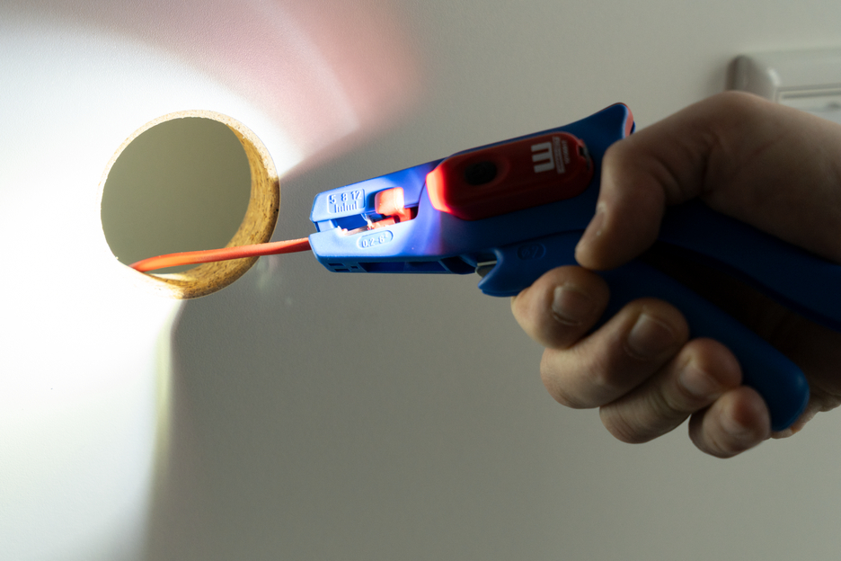 Abisolierzange No.5 LED Set | 2-teiliges Set inkl. Abisolierzange und LED Work Light