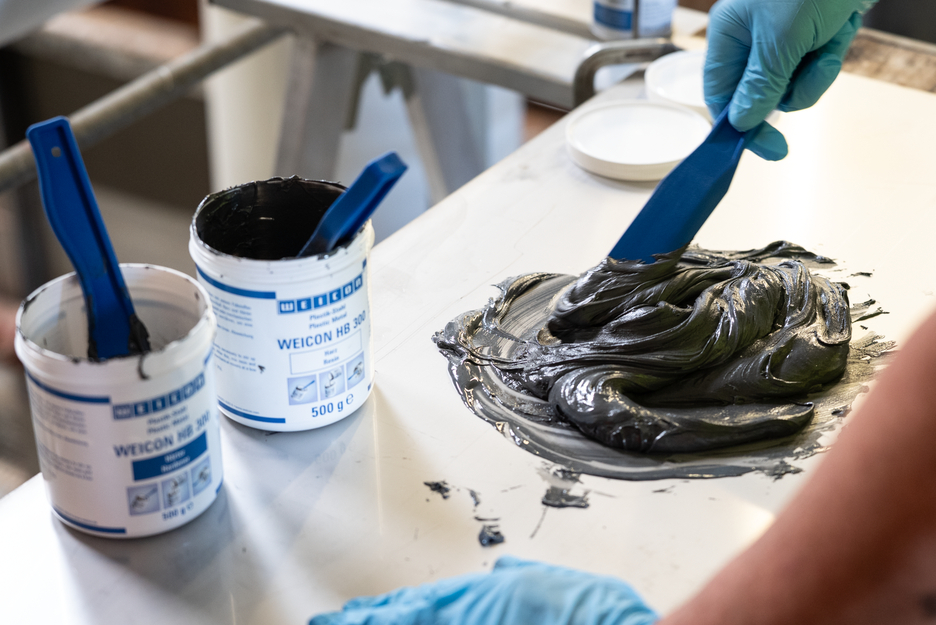 WEICON HB 300 | stahlgefülltes hochtemperaturbeständiges Epoxidharz-System für Reparatur und Formgebung