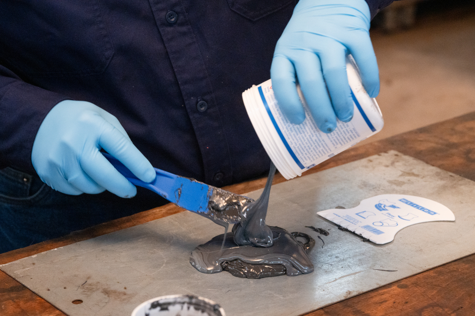 WEICON HB 300 | stahlgefülltes hochtemperaturbeständiges Epoxidharz-System für Reparatur und Formgebung