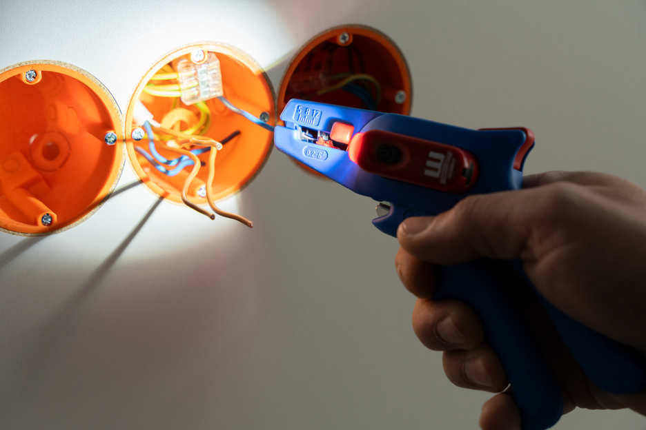 Abisolierzange No.5 LED Set | 2-teiliges Set inkl. Abisolierzange und LED Work Light