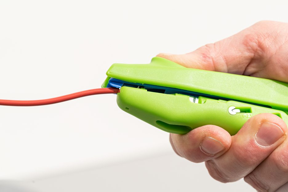 Duo-Crimp No. 300 Green Line | Abisolierwerkzeuge aus bis zu 97 % nachwachsenden Rohstoffen, zum Abisolieren und Crimpen, Arbeitsbereich 0,5 mm² - 6,0 mm²