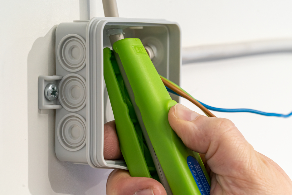 Multi-Stripper No. 400 Green Line | Abisolierwerkzeuge aus bis zu 97 % nachwachsenden Rohstoffen, Multifunktions-Entmanteler, Arbeitsbereich Abisolieren 0,5 - 6,0 mm² / Entmanteln 8 - 13 mm Ø