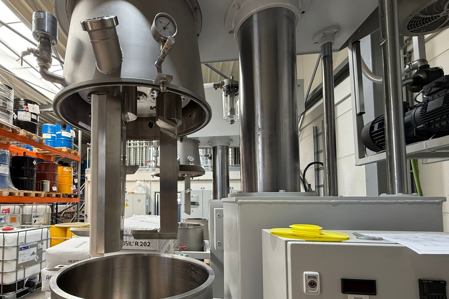 Große Maschinen in einem Raum