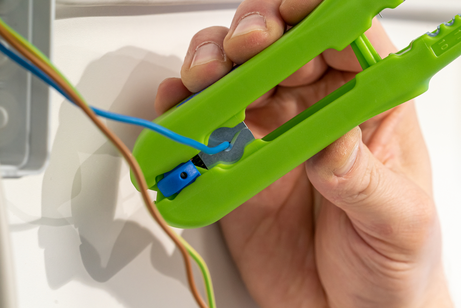 Multi-Stripper No. 400 Green Line | Abisolierwerkzeuge aus bis zu 97 % nachwachsenden Rohstoffen, Multifunktions-Entmanteler, Arbeitsbereich Abisolieren 0,5 - 6,0 mm² / Entmanteln 8 - 13 mm Ø