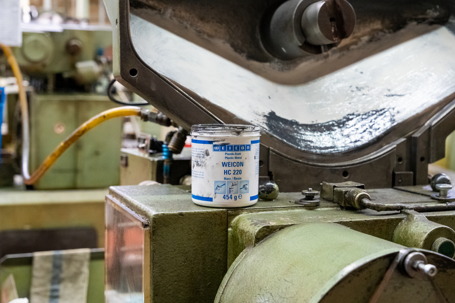 WEICON Keramik HC 220 | keramisch gefülltes hochtemperaturbeständiges Epoxidharz-System zur Verschleißschutzbeschichtung