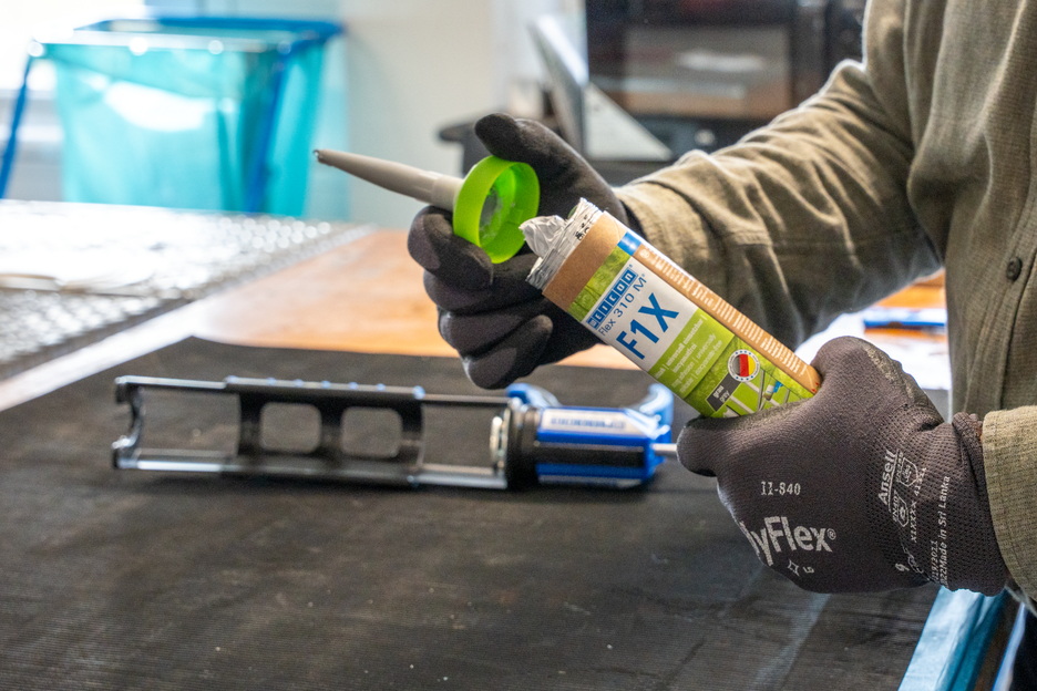WEICON Green Tube Flex 310 M F1X | Kleb- und Dichtstoff mit sehr hoher Anfangshaftung auf MS-Polymer-Basis, temperaturbeständig bis 180°C