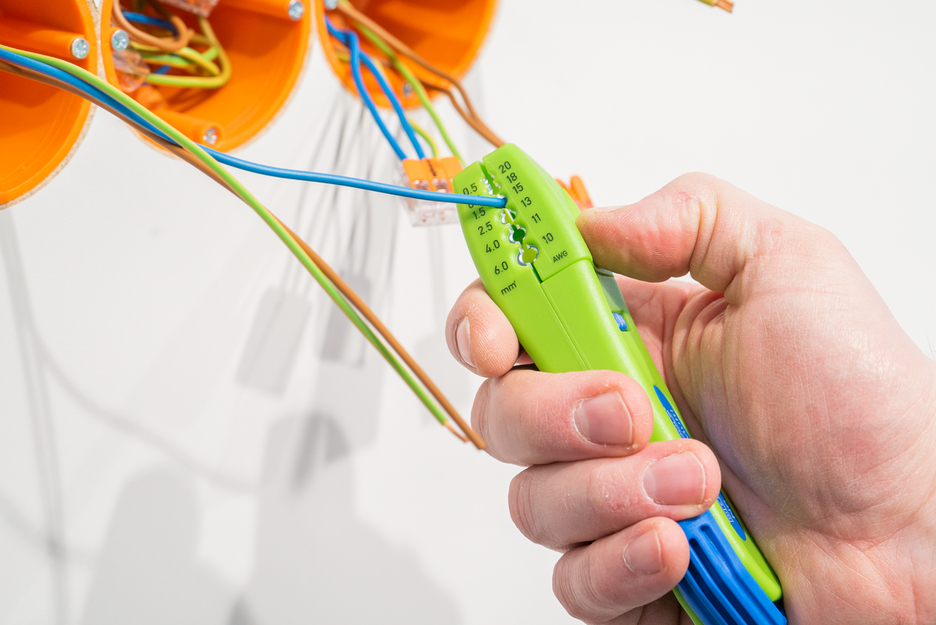 Kabelmesser No. S 4-28 Multi  Green Line | Abisolierwerkzeuge aus bis zu 97 % nachwachsenden Rohstoffen I Arbeitsbereich von 4 - 28 mm Ø I mit integrierter Abisolierfunktion von 0,5 - 6,0 mm²