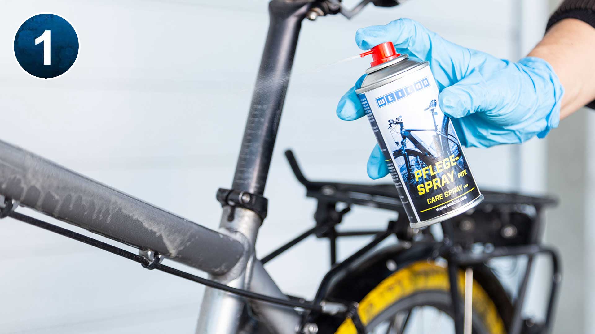 Pflegespray_PTFE Weicon Pflegespray PTFE auf den Fahrradrahmen sprühen