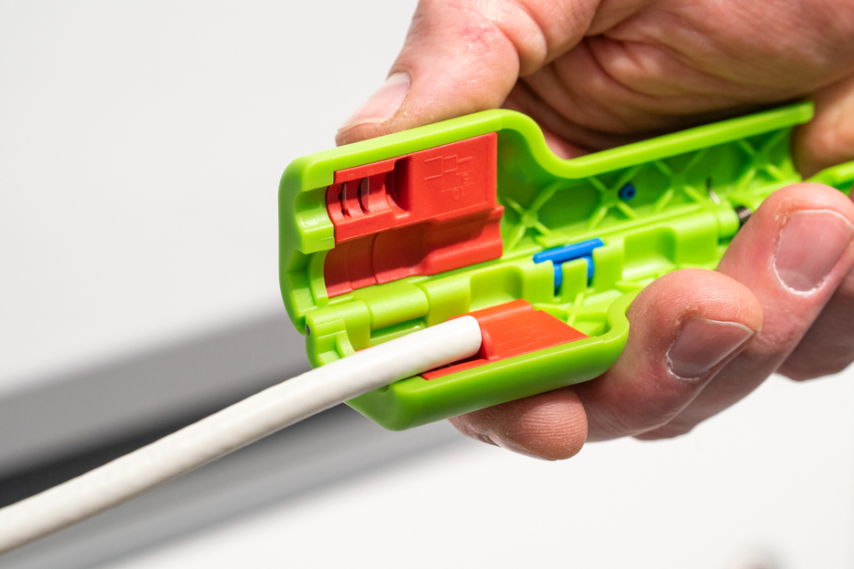 Coax-Stripper No. 1 F Plus Green Line - geeignet für F-Schraubstecker | Nachhaltiges Abisolierwerkzeug I zum Entmanteln und Abisolieren von Koaxialkabel inkl. Aufdrehhilfe