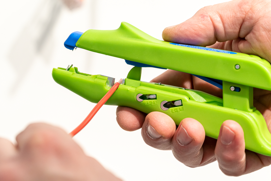 Duo-Crimp No. 300 Green Line | Abisolierwerkzeuge aus bis zu 97 % nachwachsenden Rohstoffen, zum Abisolieren und Crimpen, Arbeitsbereich 0,5 mm² - 6,0 mm²